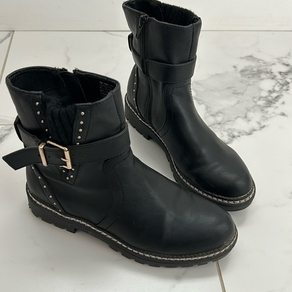 Xoxo black boots
